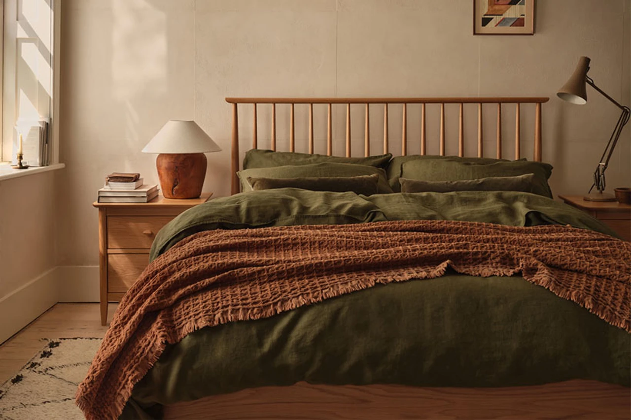 Ercol Shopbedroom (1)